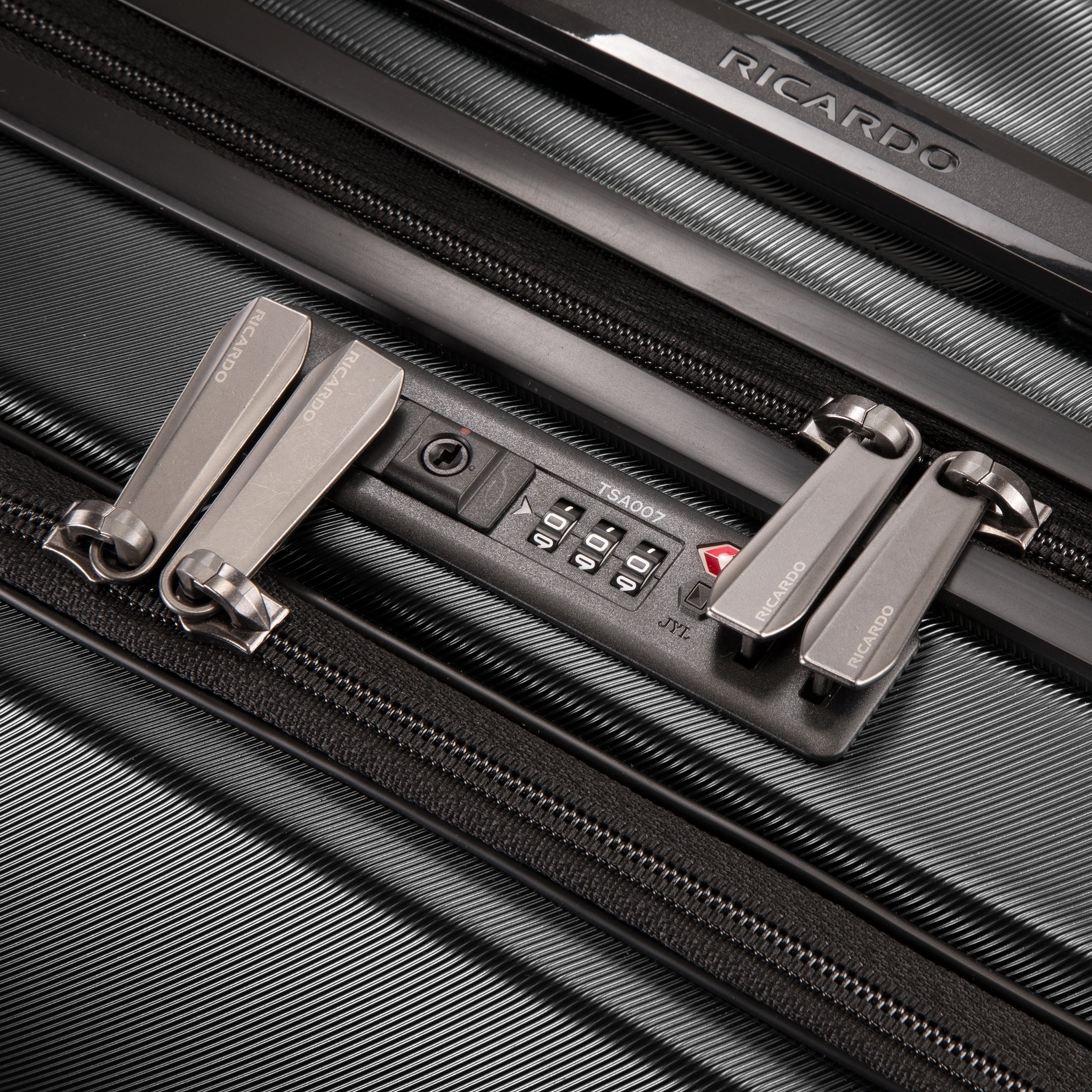 Ricardo Beverly Hills Montecito 3.0 Montecito 2.0 Hardside Check-in Cargo Trunk, 105 L