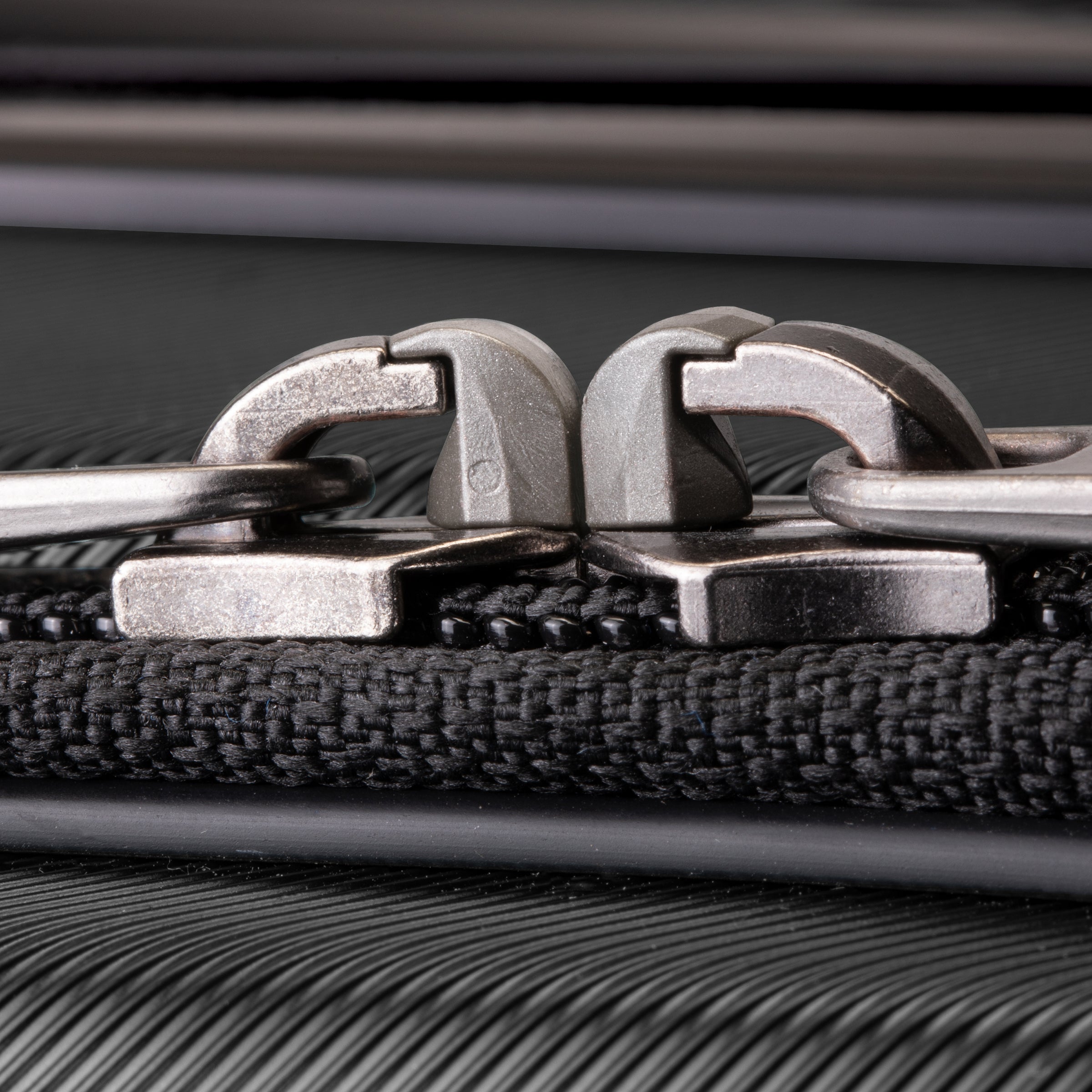 Ricardo Beverly Hills Montecito 3.0 Montecito 2.0 Hardside Check-in Cargo Trunk, 105 L