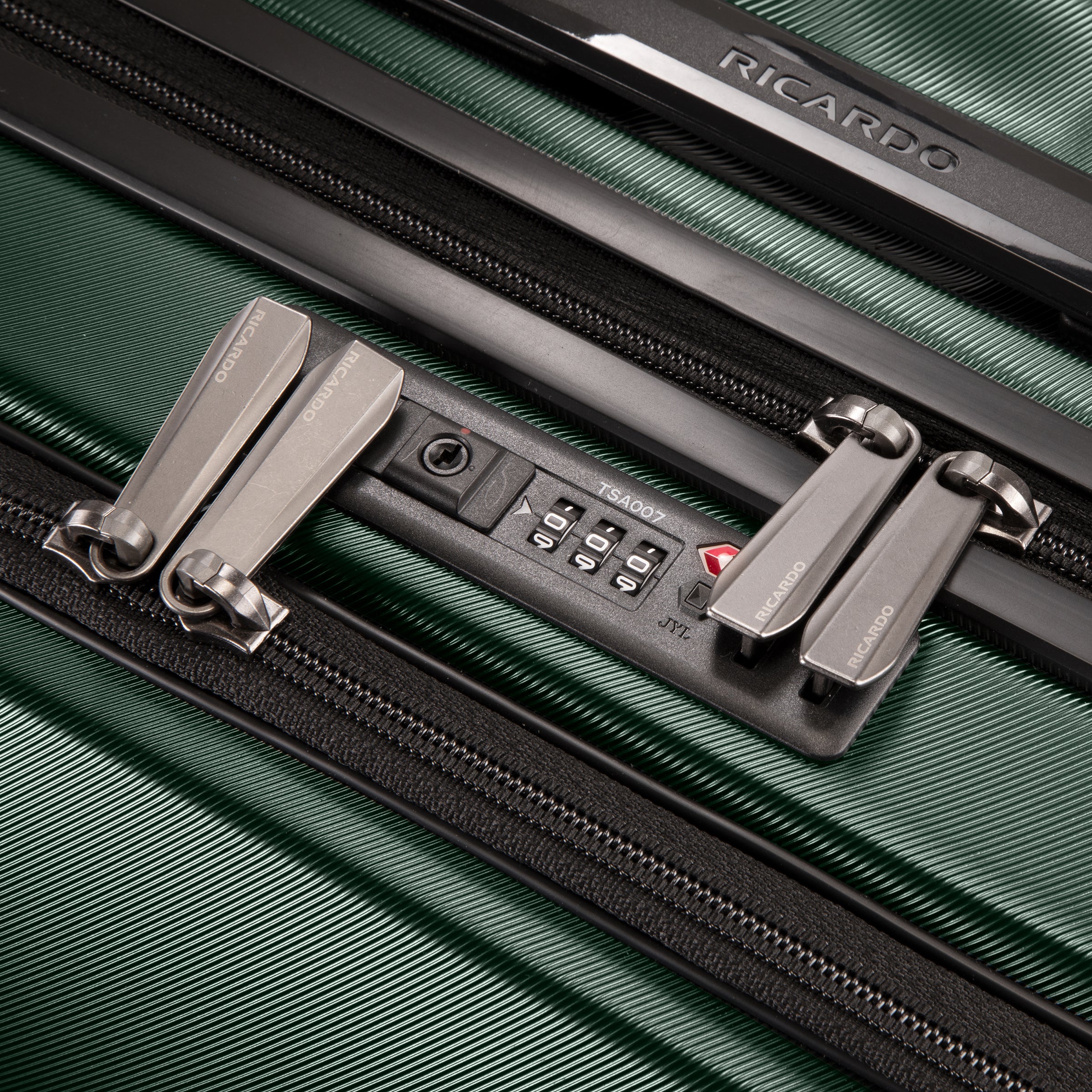 Ricardo Beverly Hills Montecito 3.0 Montecito 2.0 Hardside Check-in Cargo Trunk, 105 L
