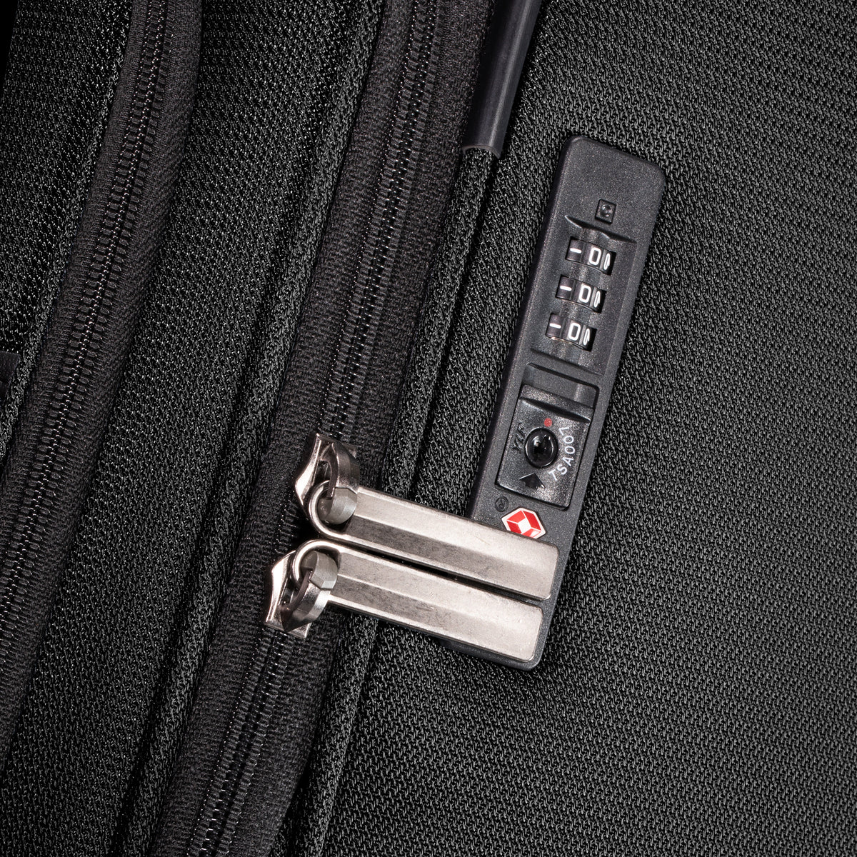 Solana Softside Medium Check-In Expandable Spinner