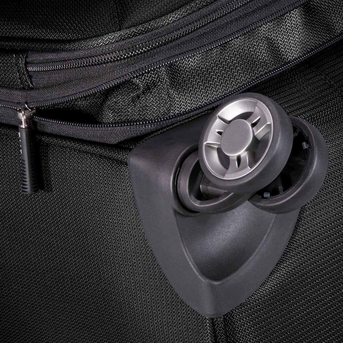 Solana Softside Medium Check-In Expandable Spinner