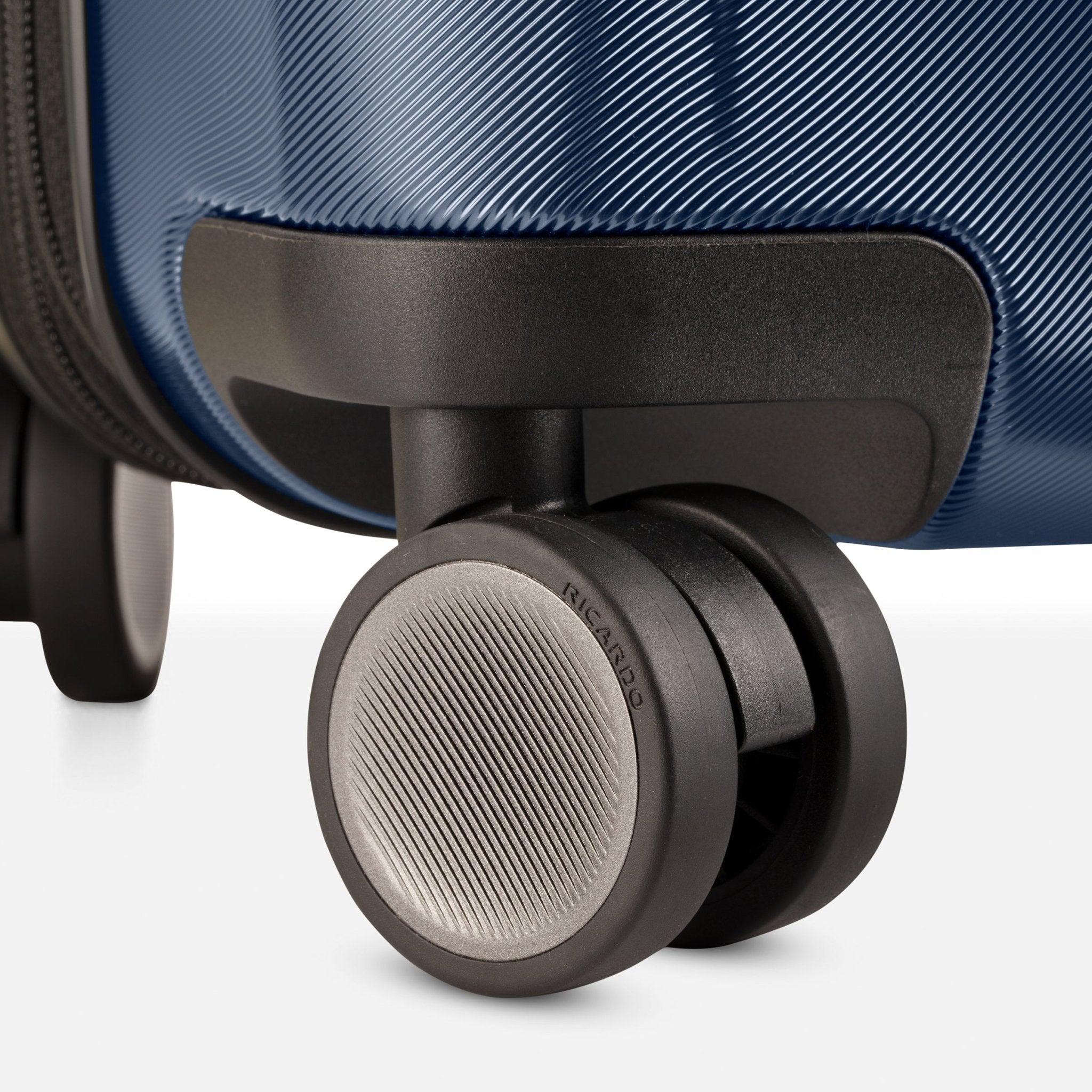 カトレア Brentwood Hardside Carry-On Expandable Spinner – Ricardo Beverly Hills