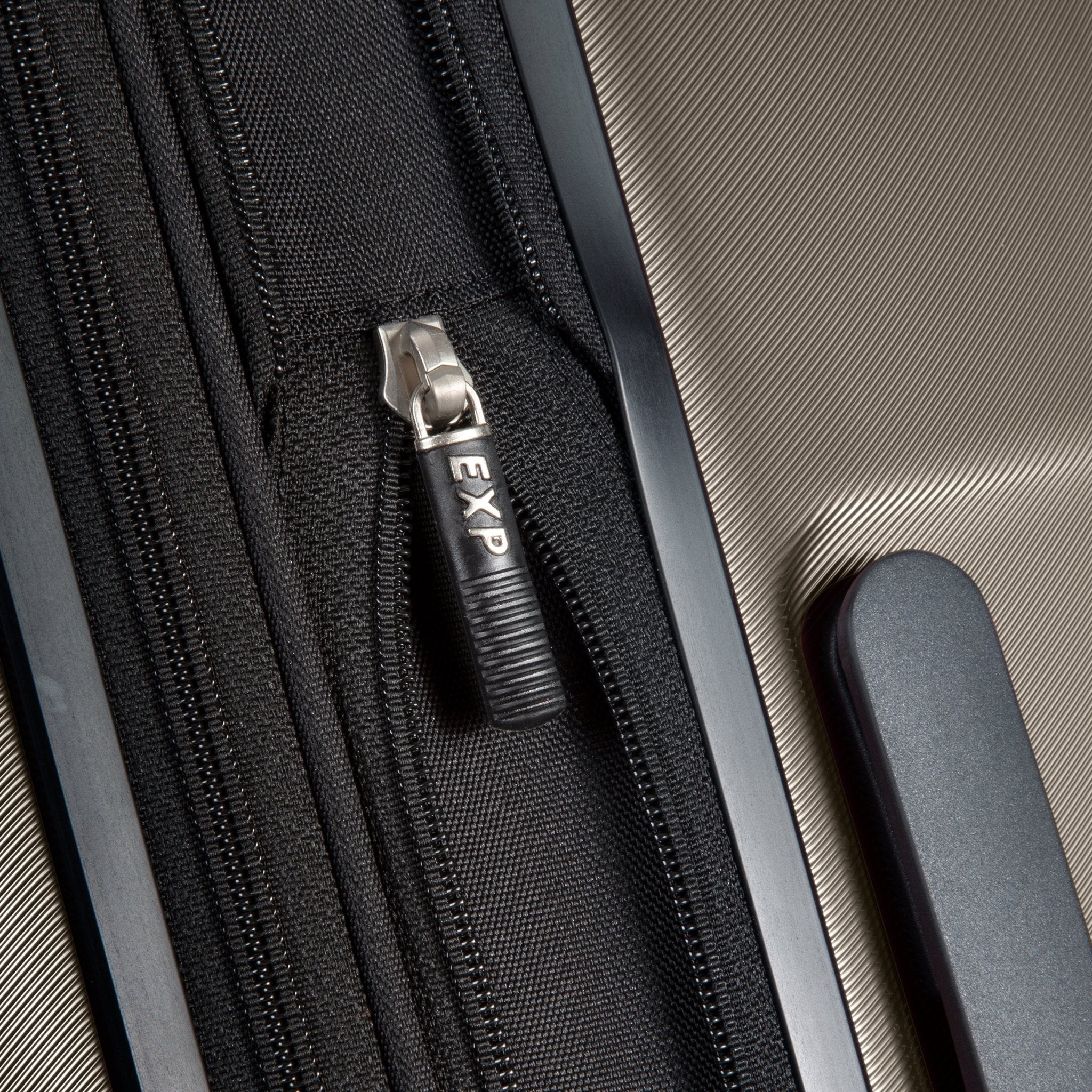 Ricardo Beverly Hills Melrose Melrose Hardside Medium Check-In Expandable Spinner (Arrivia Exclusive)