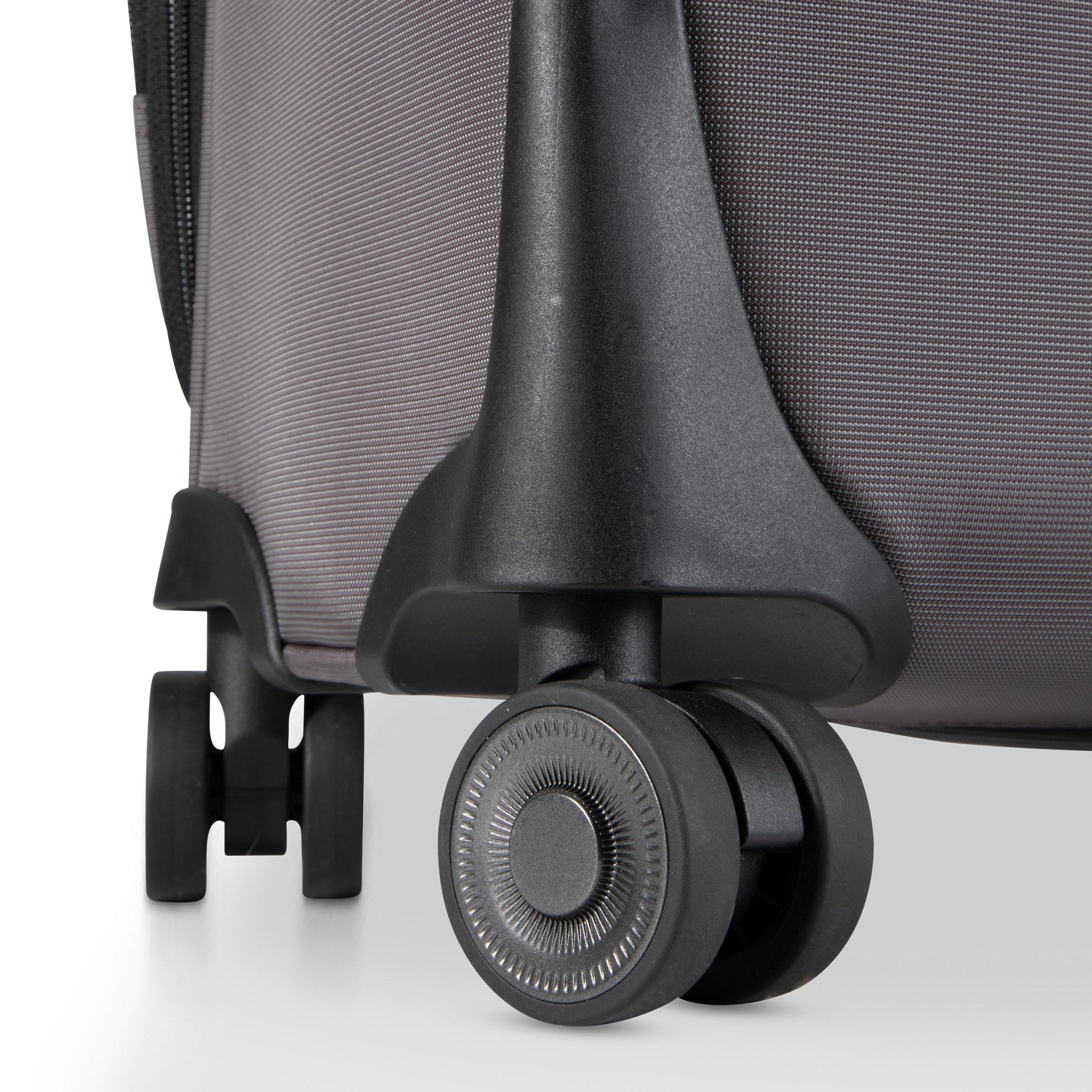 Ricardo Beverly Hills Montecito 3.0 Montecito 3.0 Softside Medium Check-In Expandable Spinner